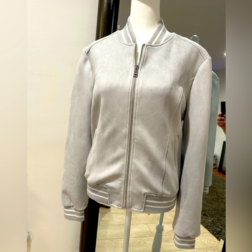 NWT BeBe women’s bomber jacket. Washable soft faux suede size medium.